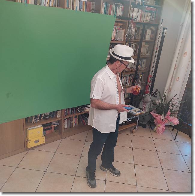 Clicca per scorrere le foto originali ingrandite